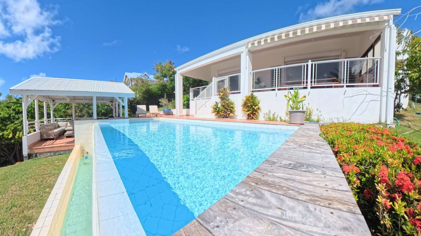 gallery.photos.generic_alt_prefix 14 – Terrasse, piscine & extérieurs